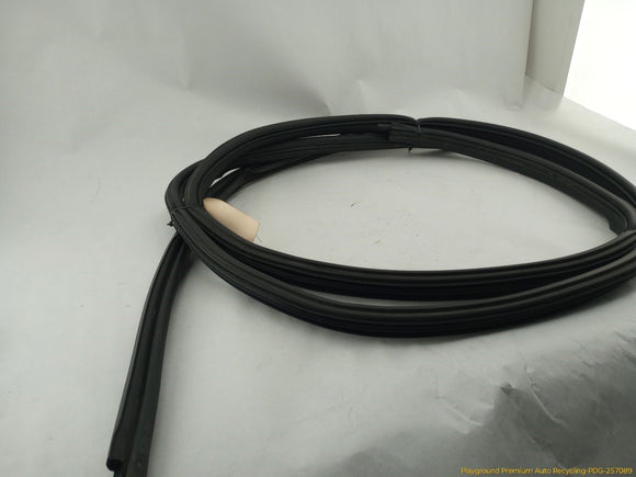 Hummer H3 Pair Of Tailgate Molding Seals