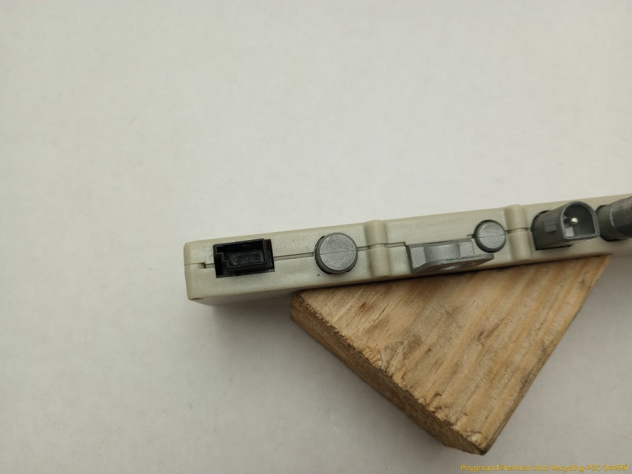 BMW 330XI Radio Antenna Amplifier Signal Booster