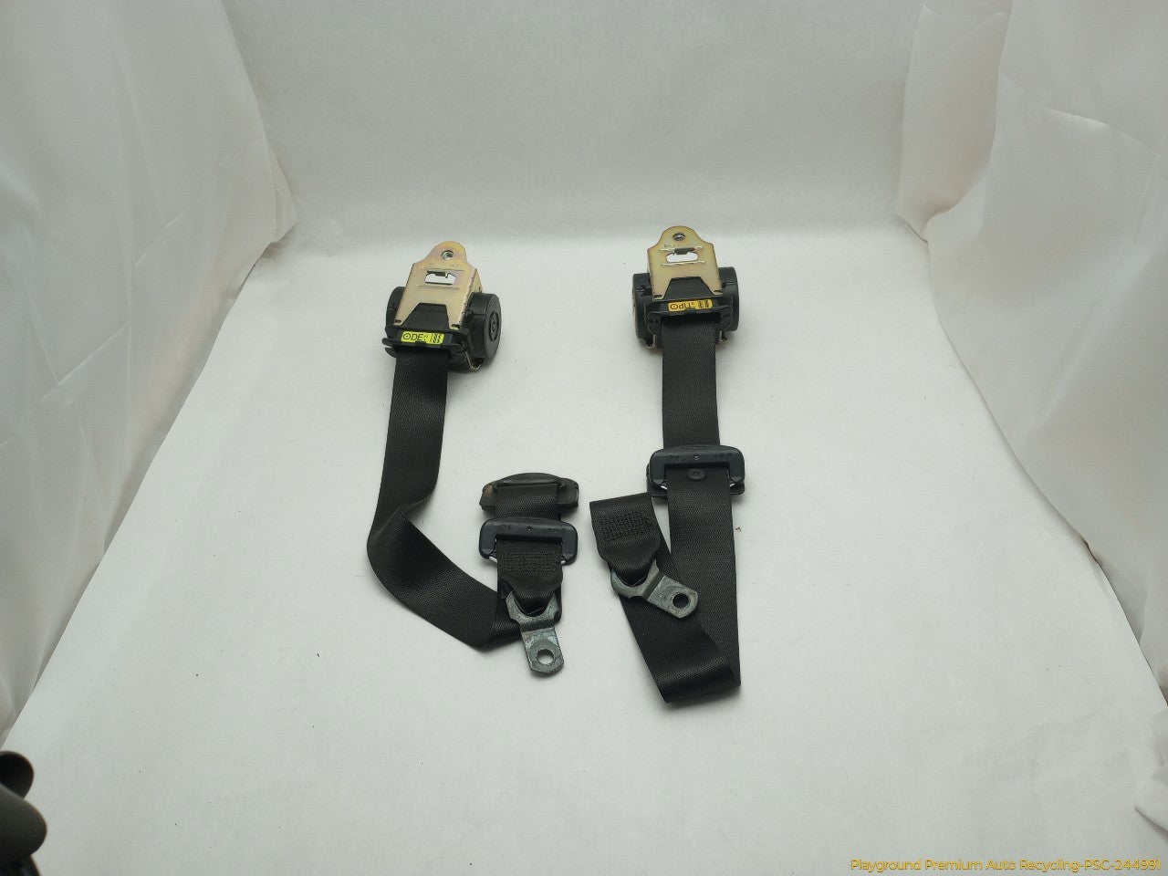 BMW 330XI Pair Of Front Seat Belt Retractors - 0