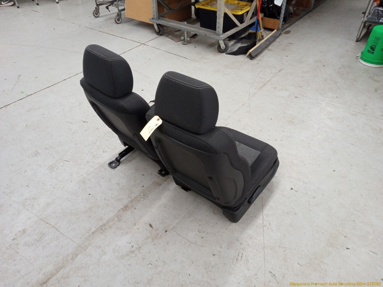 Hummer H3 Pair Of Front Seats