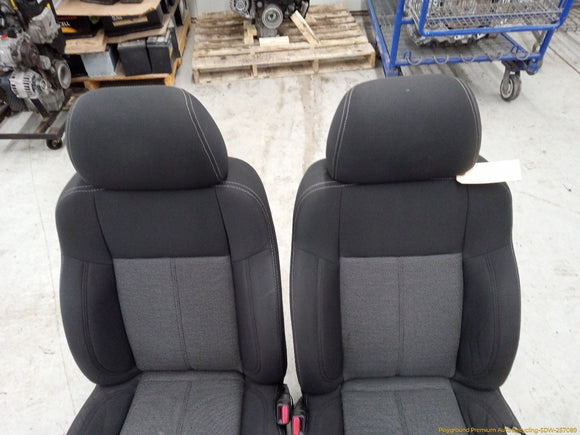 Hummer H3 Pair Of Front Seats