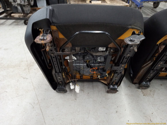 Hummer H3 Pair Of Front Seats