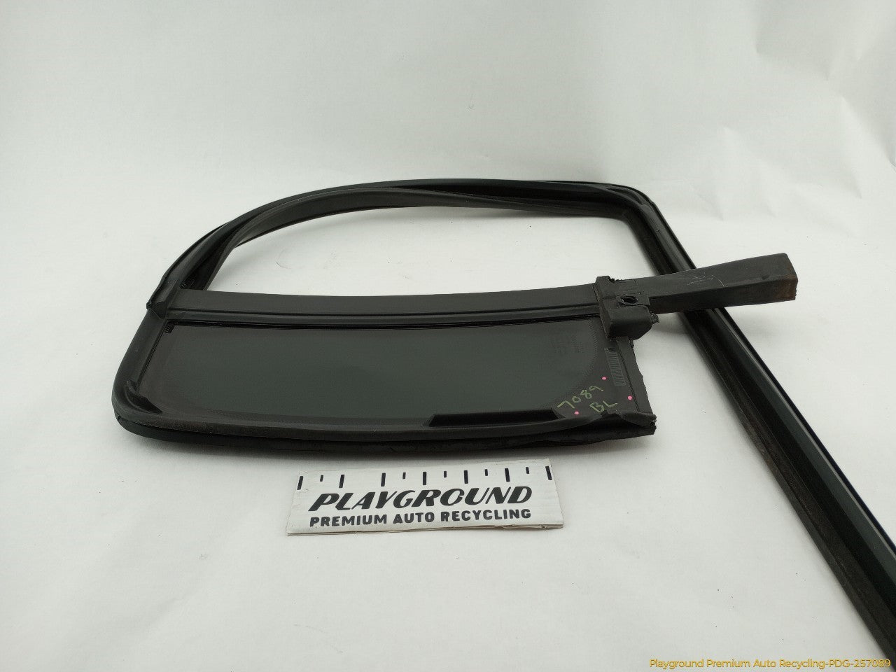 Hummer H3 Driver Left Rear Door Vent Window Glass