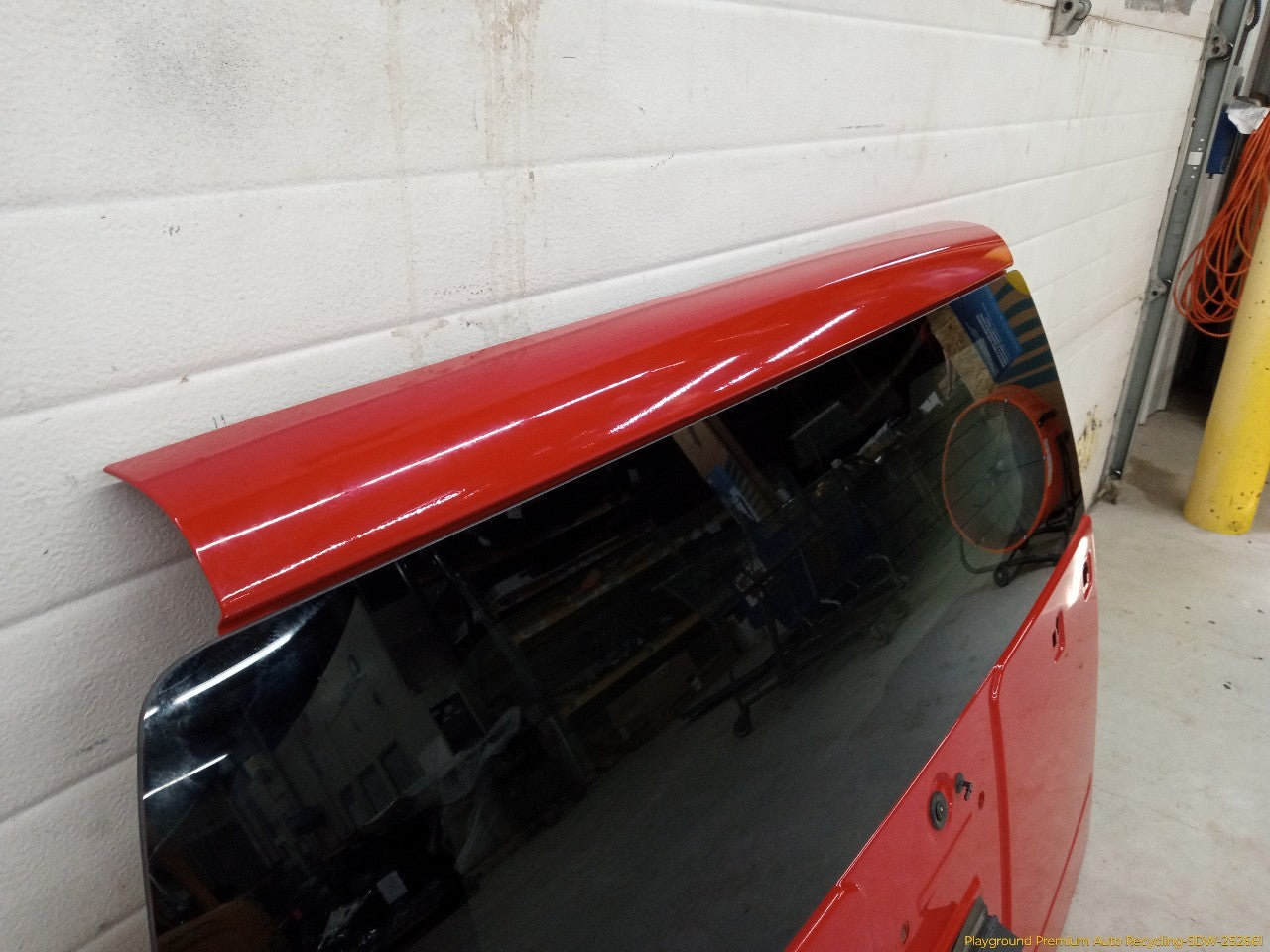 Hummer H3 Rear Tailgate Assembly