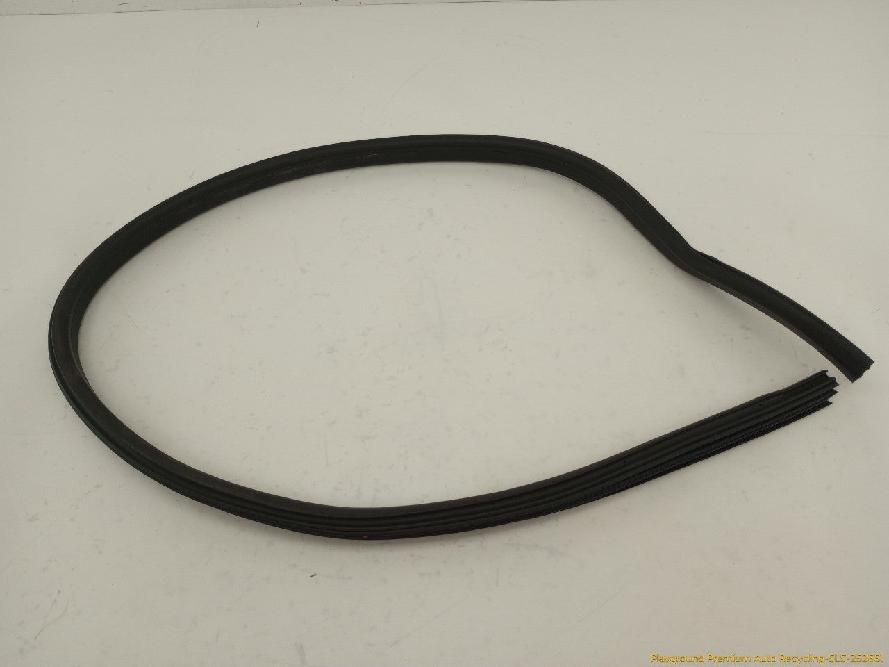 Hummer H3 Pair Of Inner Rear Door Moldings