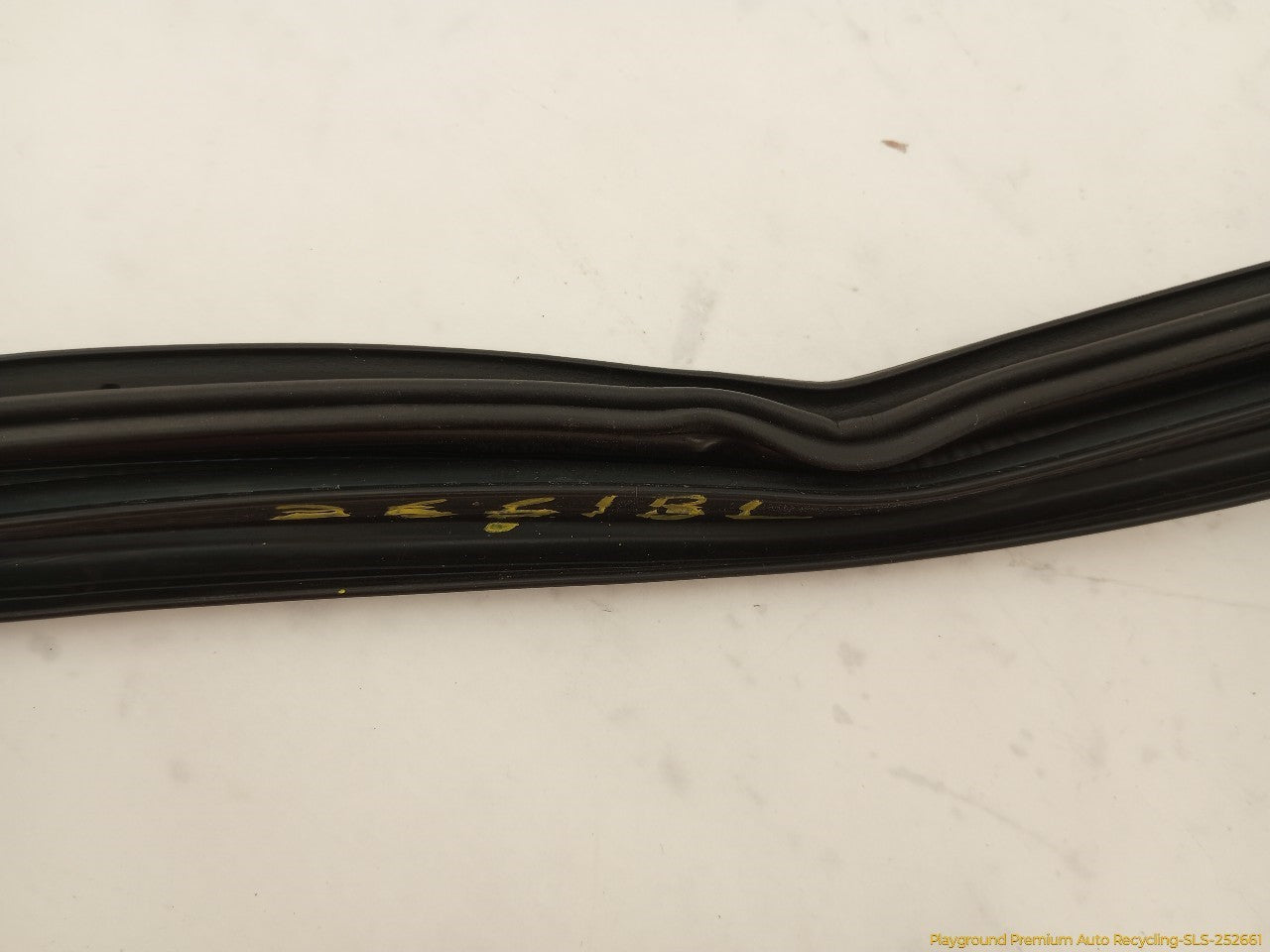 Hummer H3 Pair Of Inner Rear Door Moldings