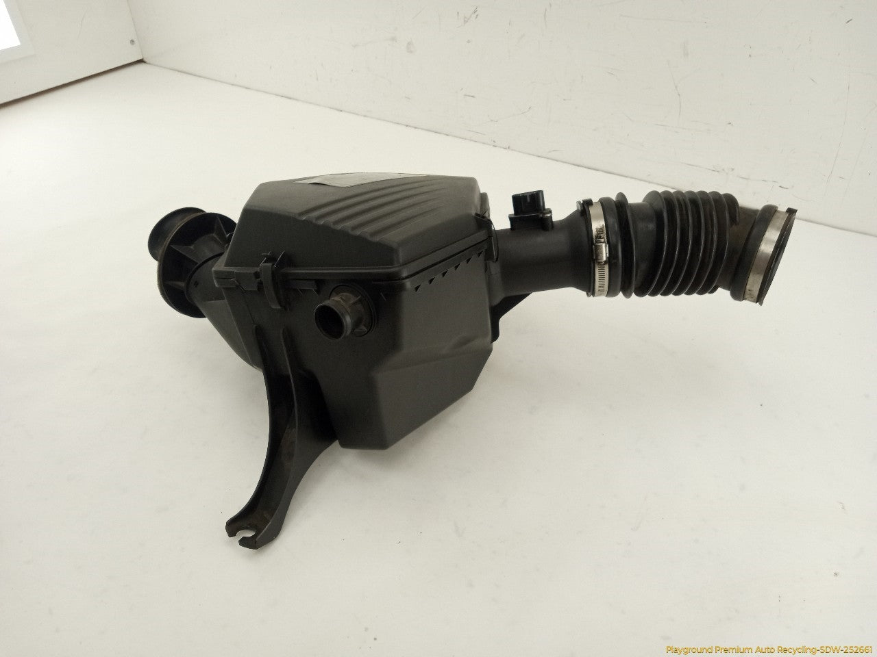 Hummer H3 Air Cleaner Box Housing