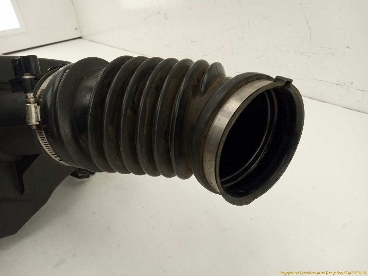 Hummer H3 Air Cleaner Box Housing