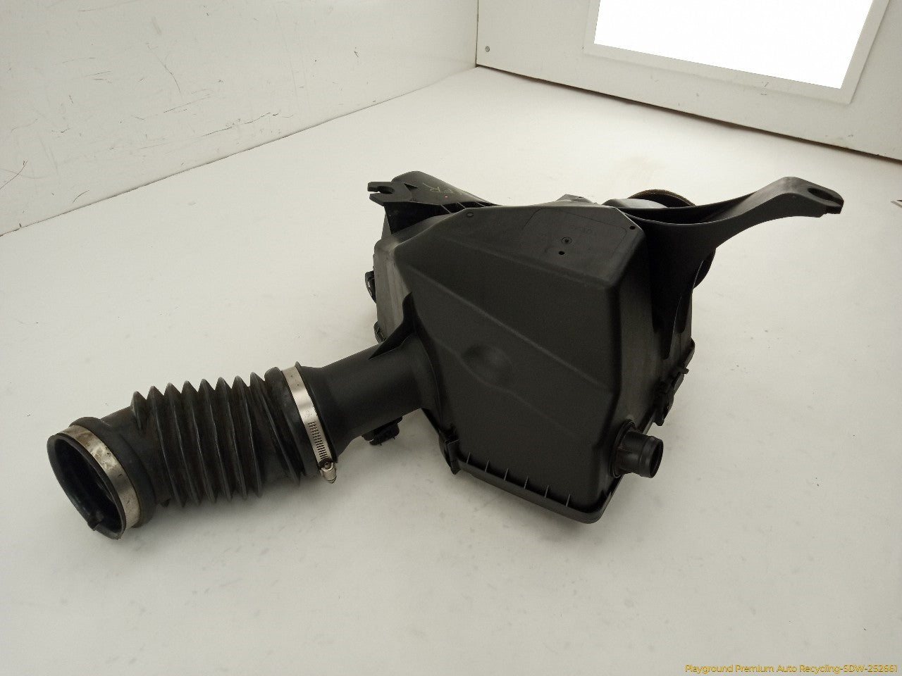 Hummer H3 Air Cleaner Box Housing