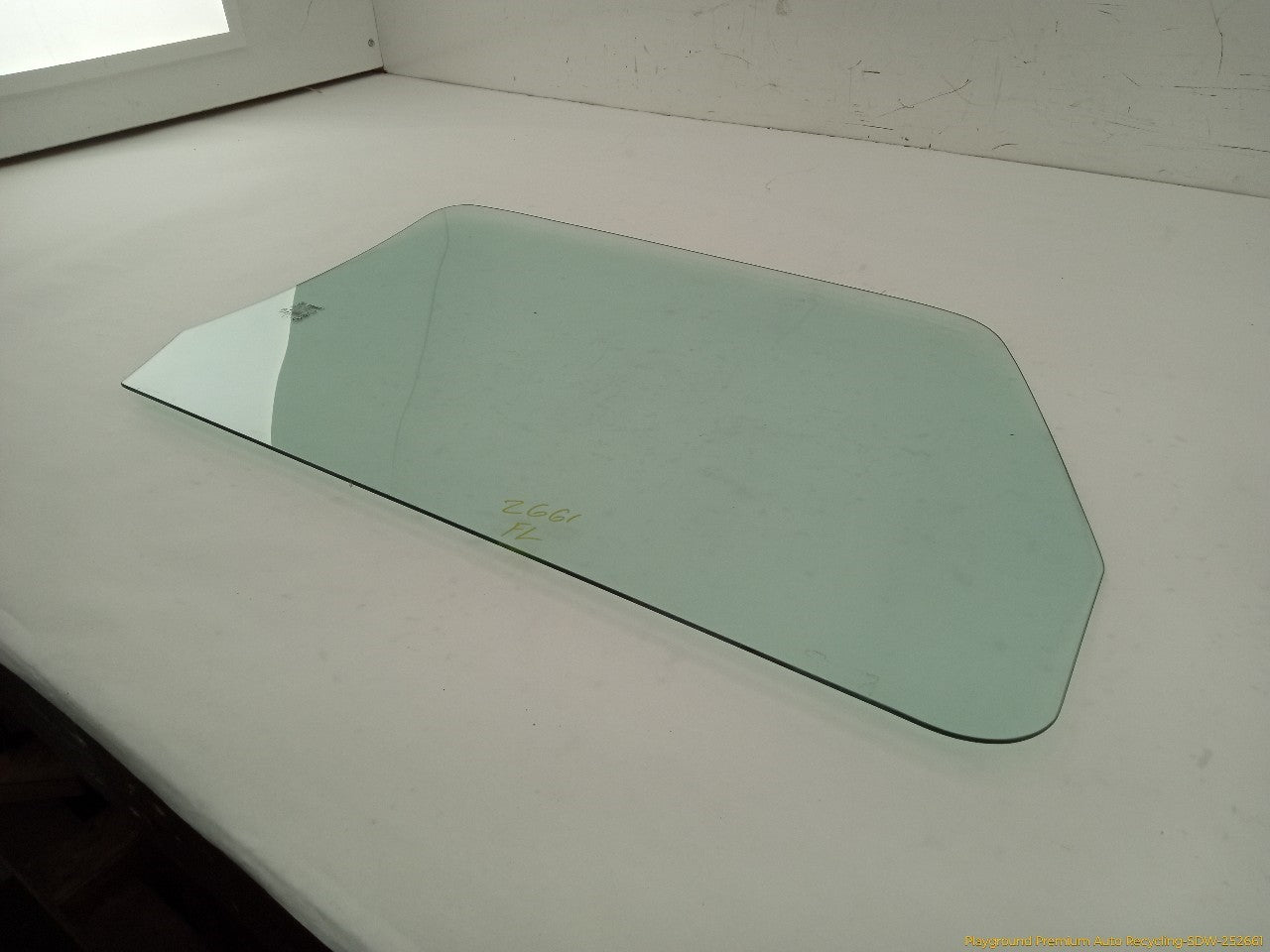 Hummer H3 Driver Left Front Door Window Glass