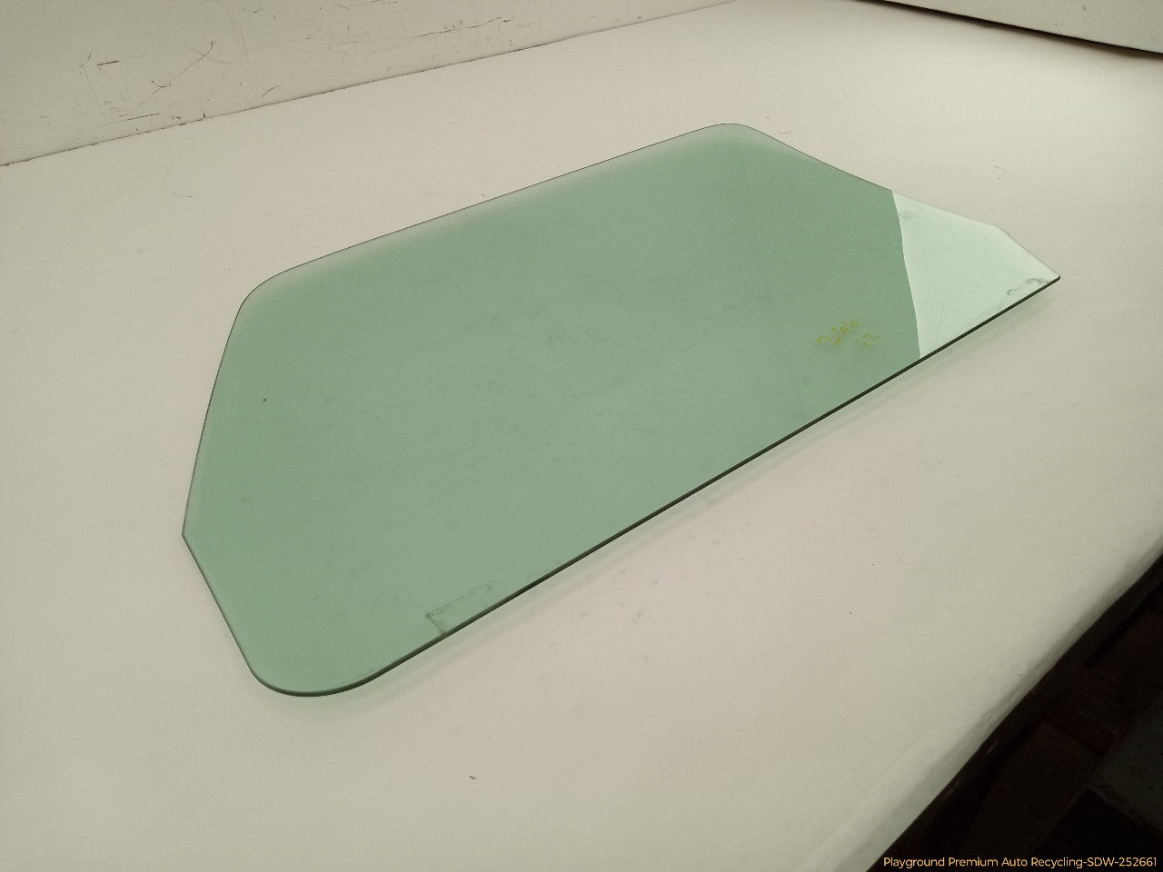 Hummer H3 Passenger Right Front Door Window Glass