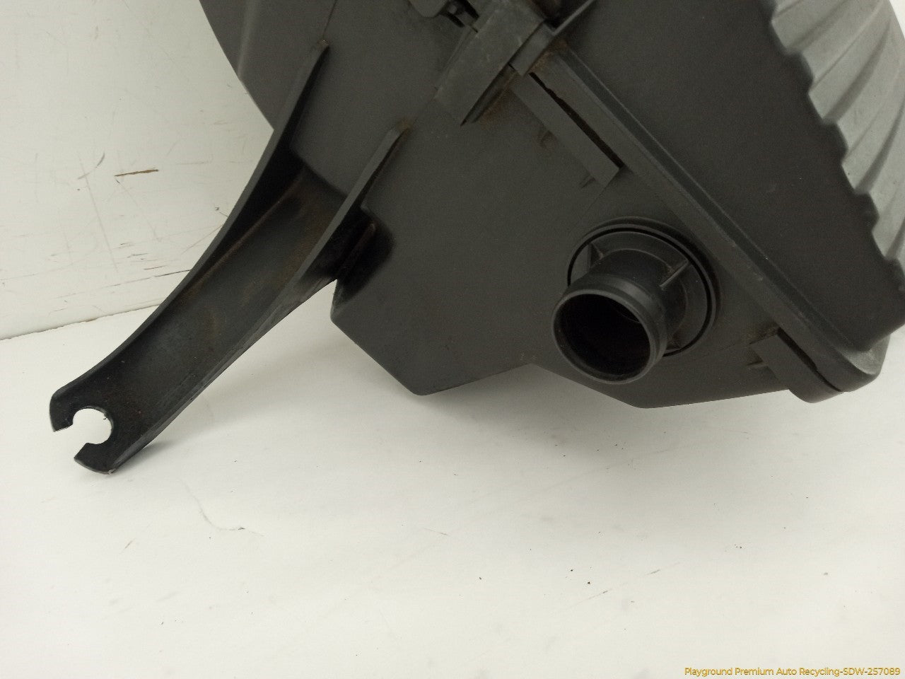Hummer H3 Air Cleaner Box Housing