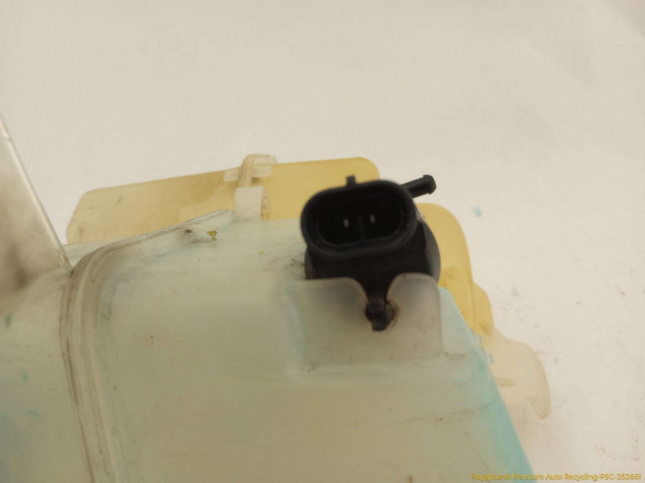 Hummer H3 Pair Of Coolant & Washer Fluid Reservoir