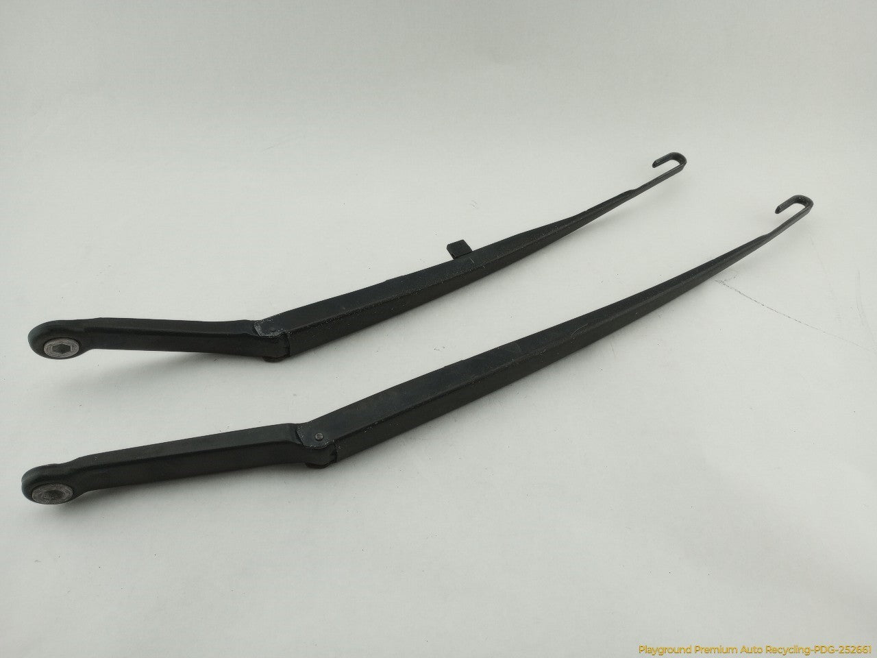 BMW 330XI Pair Of Windshield Wiper Arms