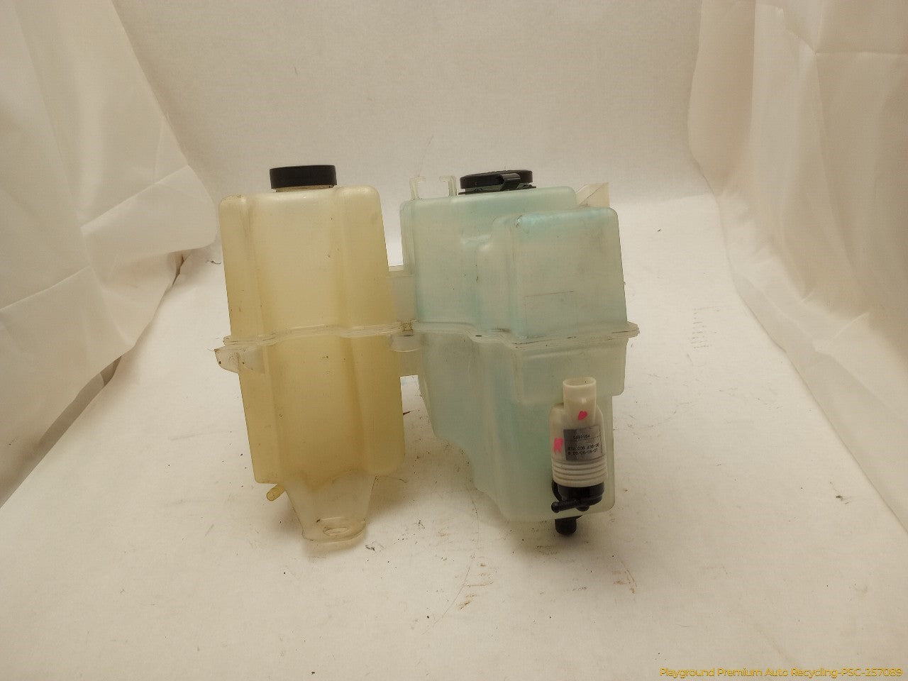 Hummer H3 Pair Of Coolant & Washer Fluid Reservoir