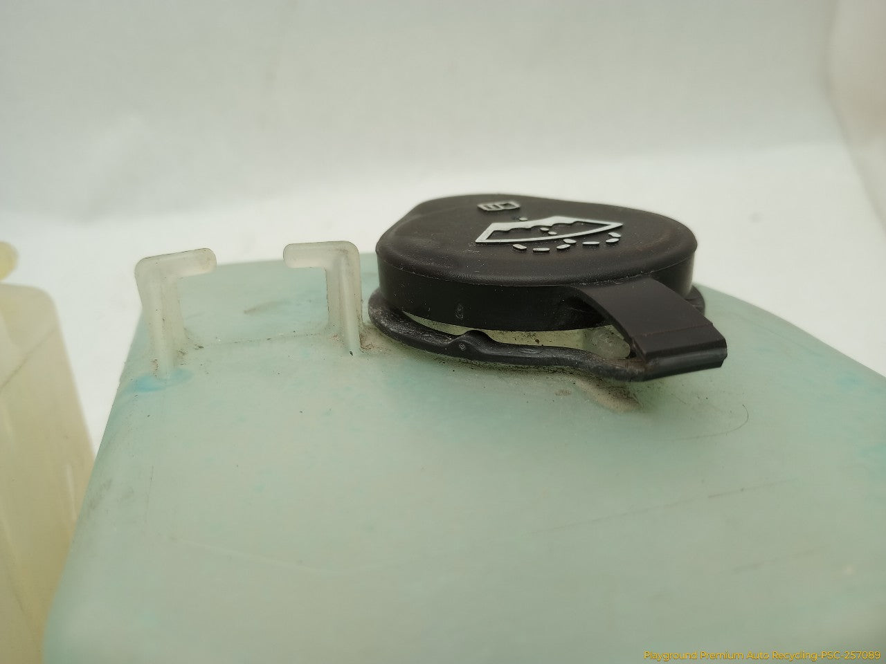 Hummer H3 Pair Of Coolant & Washer Fluid Reservoir