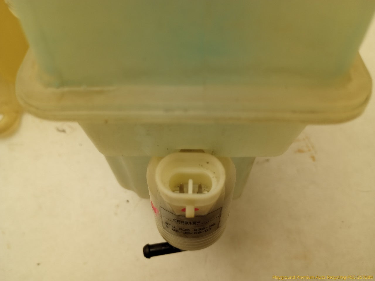 Hummer H3 Pair Of Coolant & Washer Fluid Reservoir
