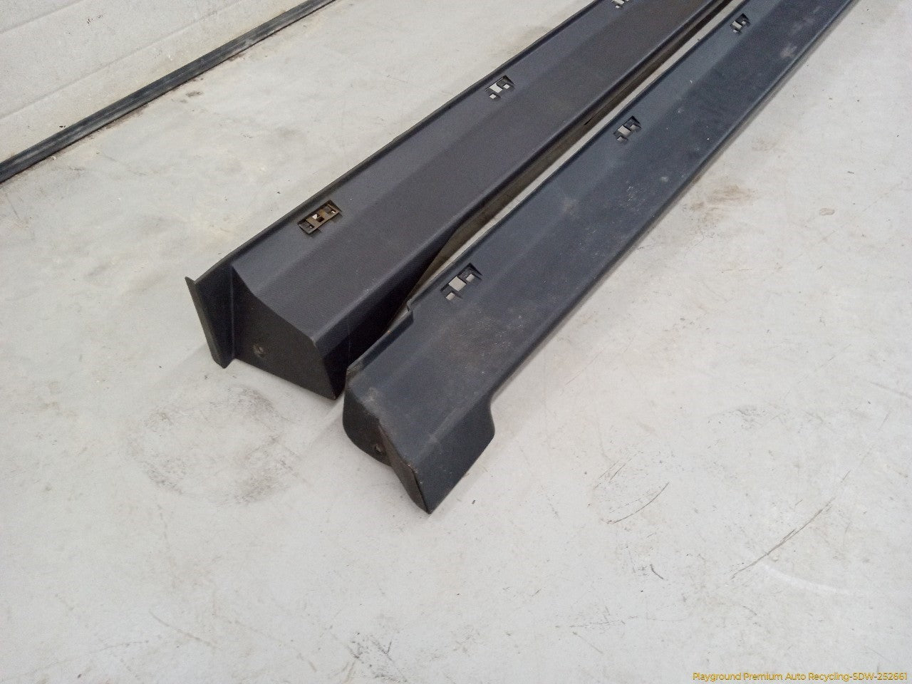Hummer H3 Pair Of Rocker Panel Side Skirts