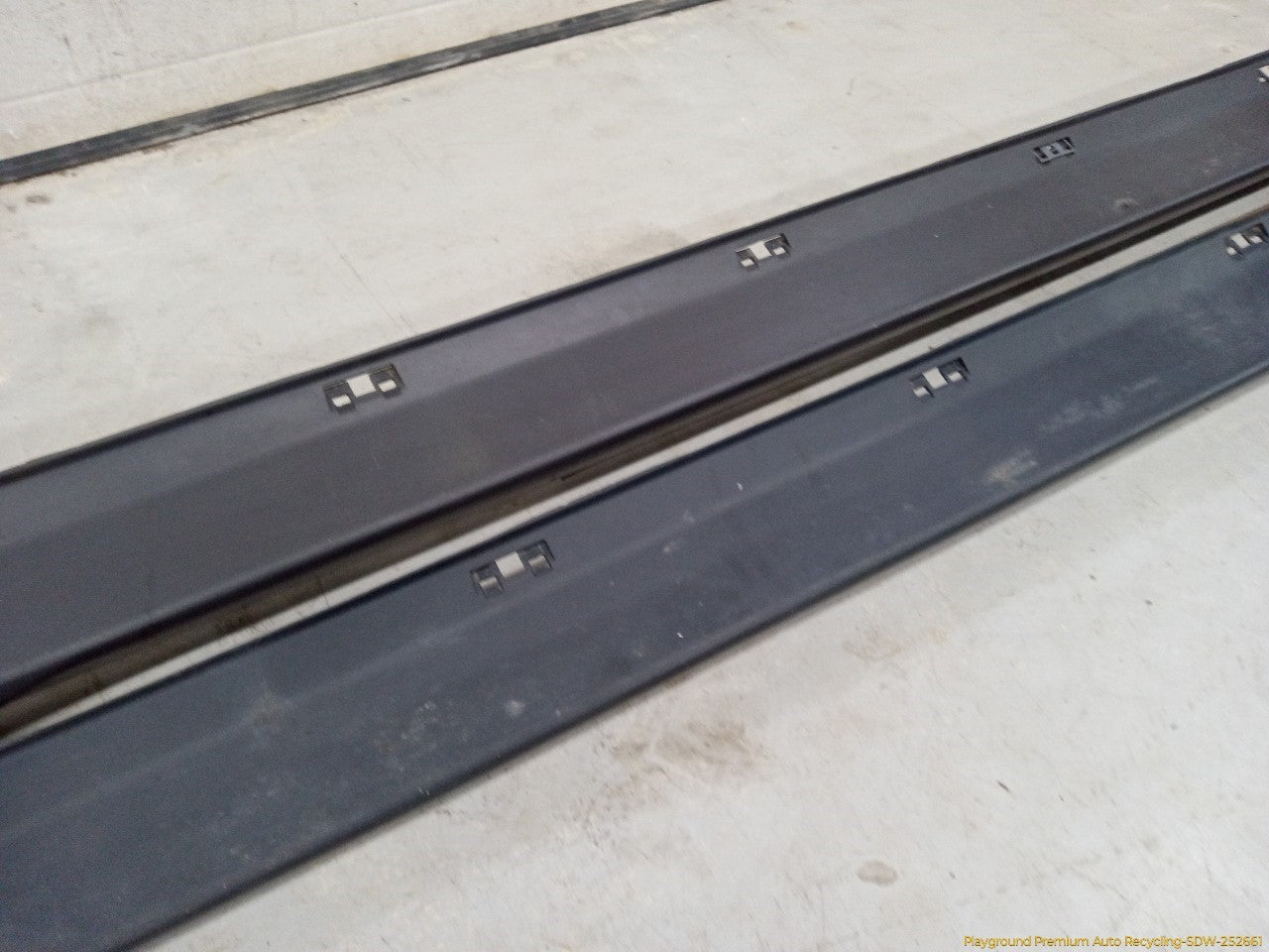 Hummer H3 Pair Of Rocker Panel Side Skirts