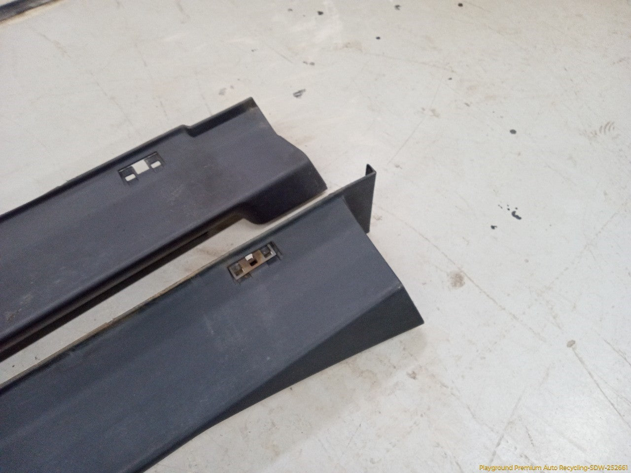 Hummer H3 Pair Of Rocker Panel Side Skirts
