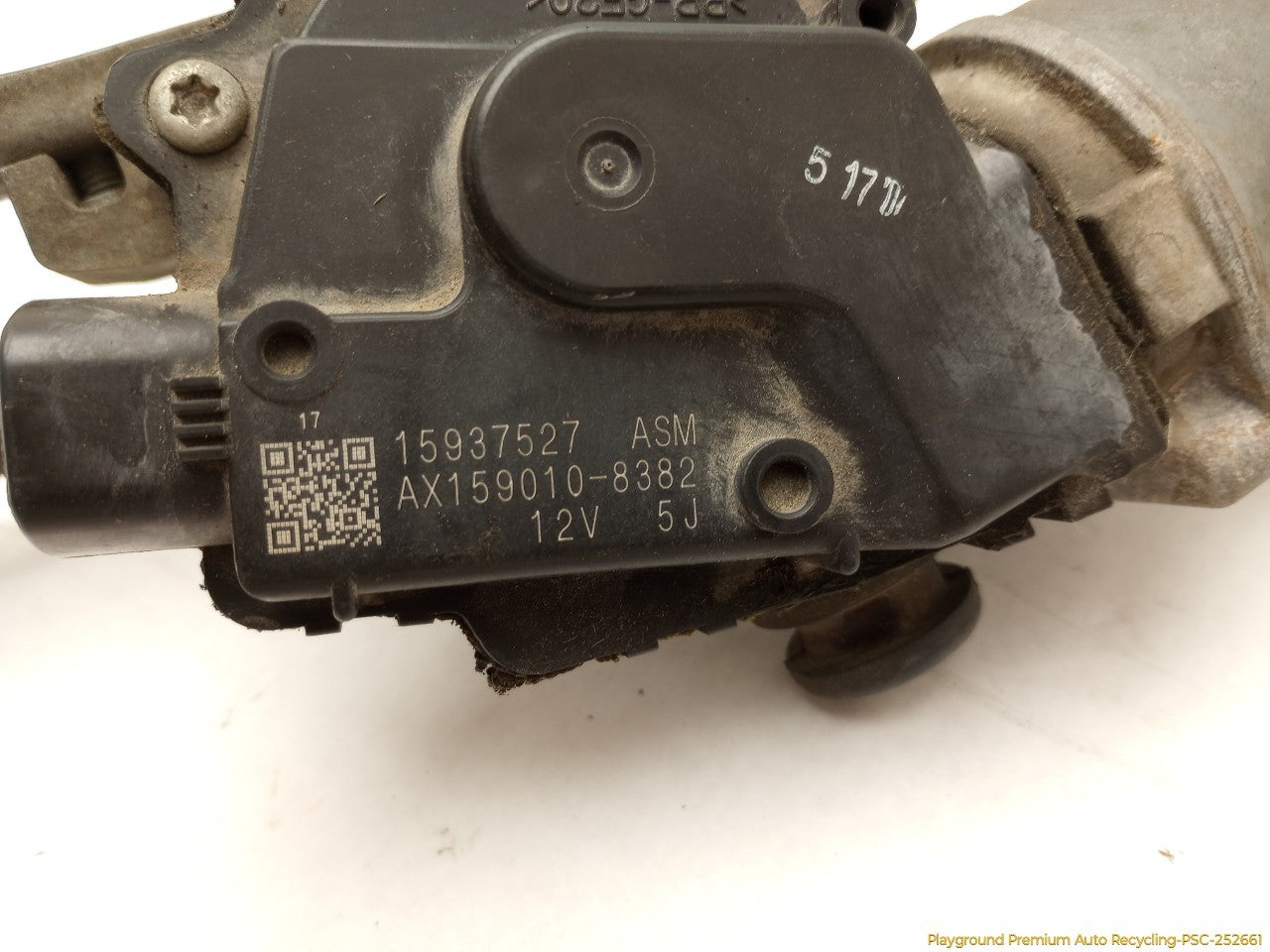 Hummer H3 Front Windshield Wiper Transmission & Motor