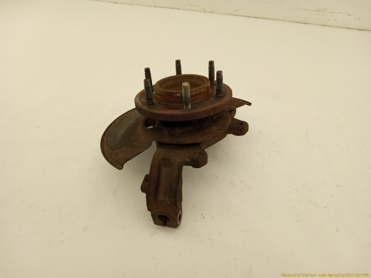 Hummer H3 Passenger Right Front Spindle Knuckle Hub