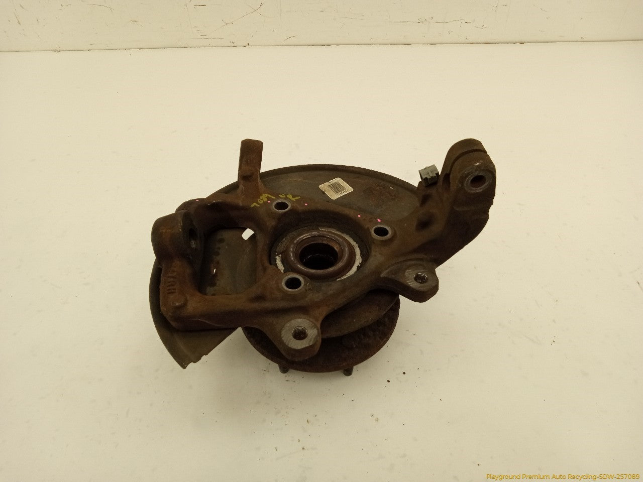Hummer H3 Passenger Right Front Spindle Knuckle Hub