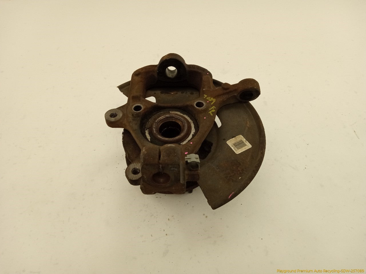 Hummer H3 Passenger Right Front Spindle Knuckle Hub