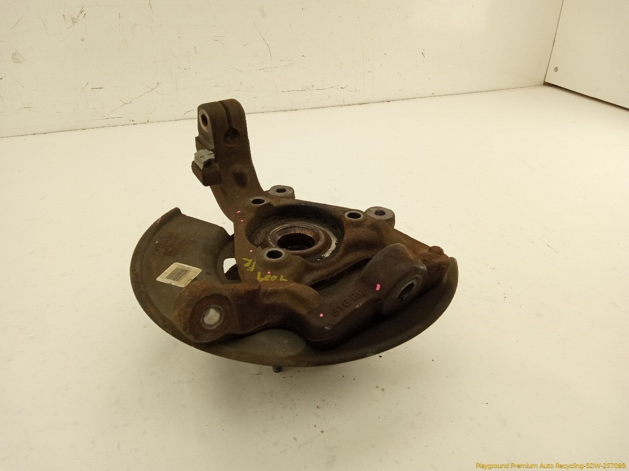Hummer H3 Passenger Right Front Spindle Knuckle Hub