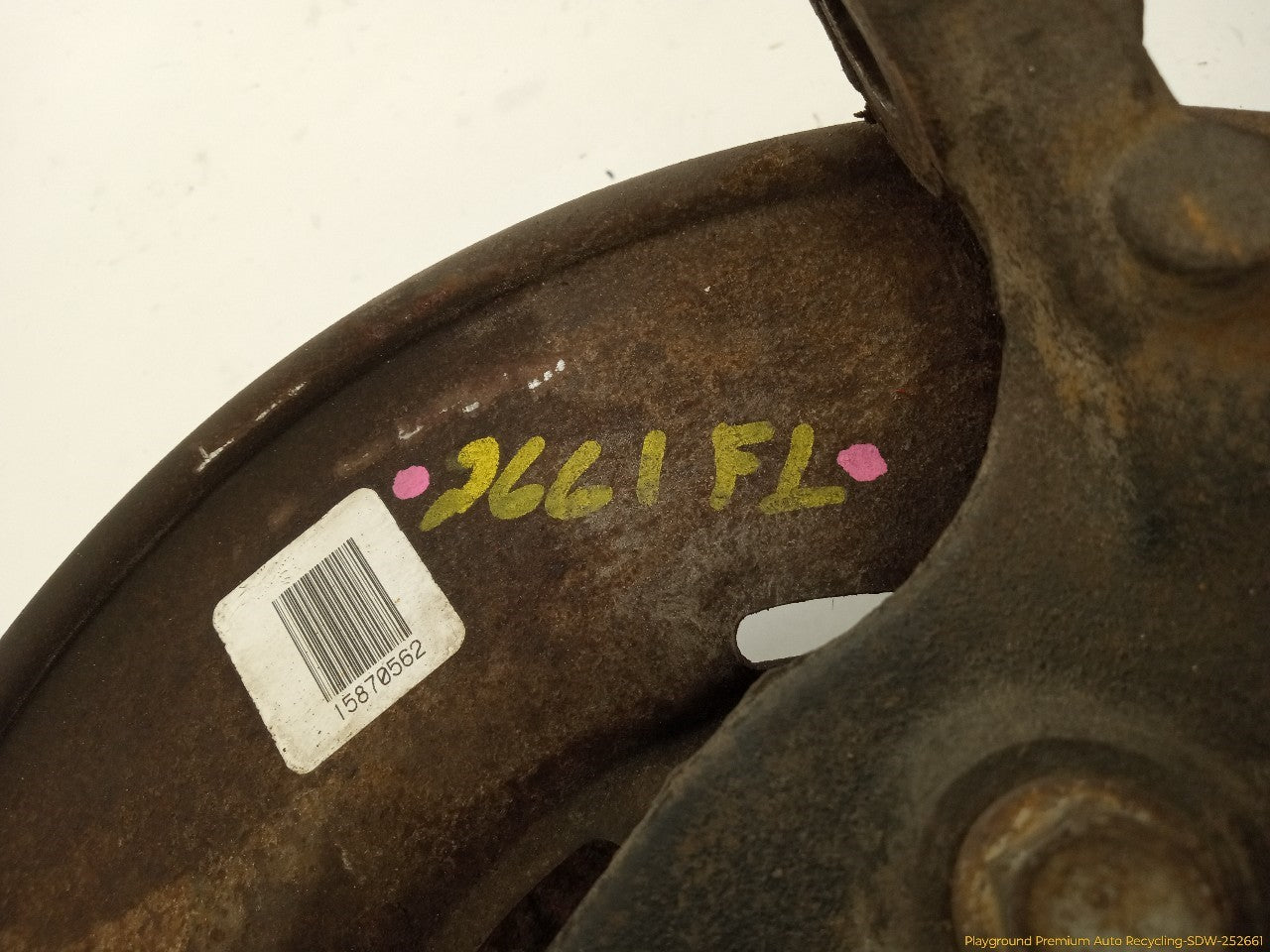 Hummer H3 Driver Left Front Spindle Knuckle Hub