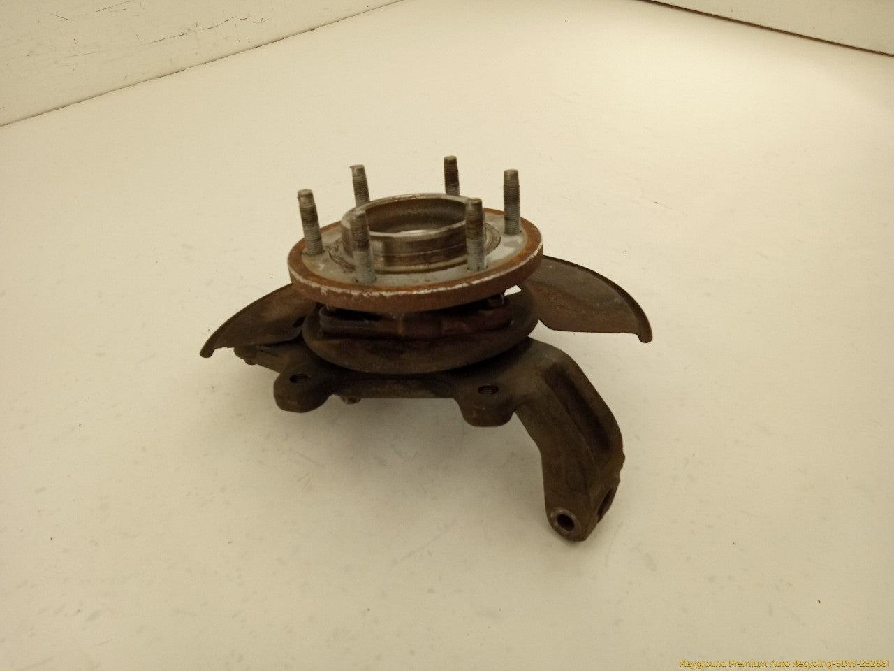 Hummer H3 Driver Left Front Spindle Knuckle Hub