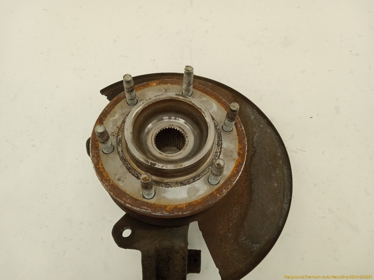 Hummer H3 Driver Left Front Spindle Knuckle Hub
