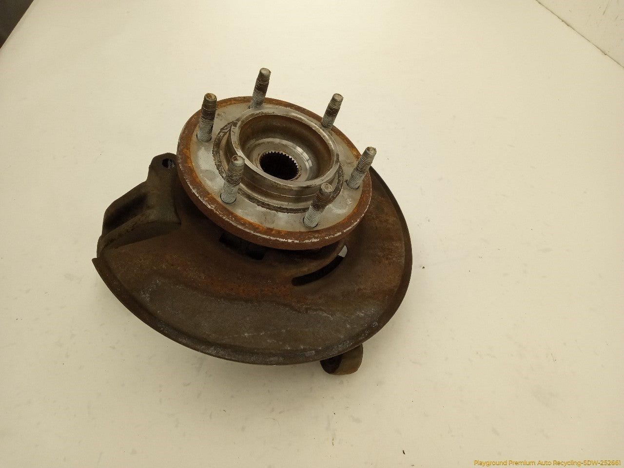 Hummer H3 Driver Left Front Spindle Knuckle Hub