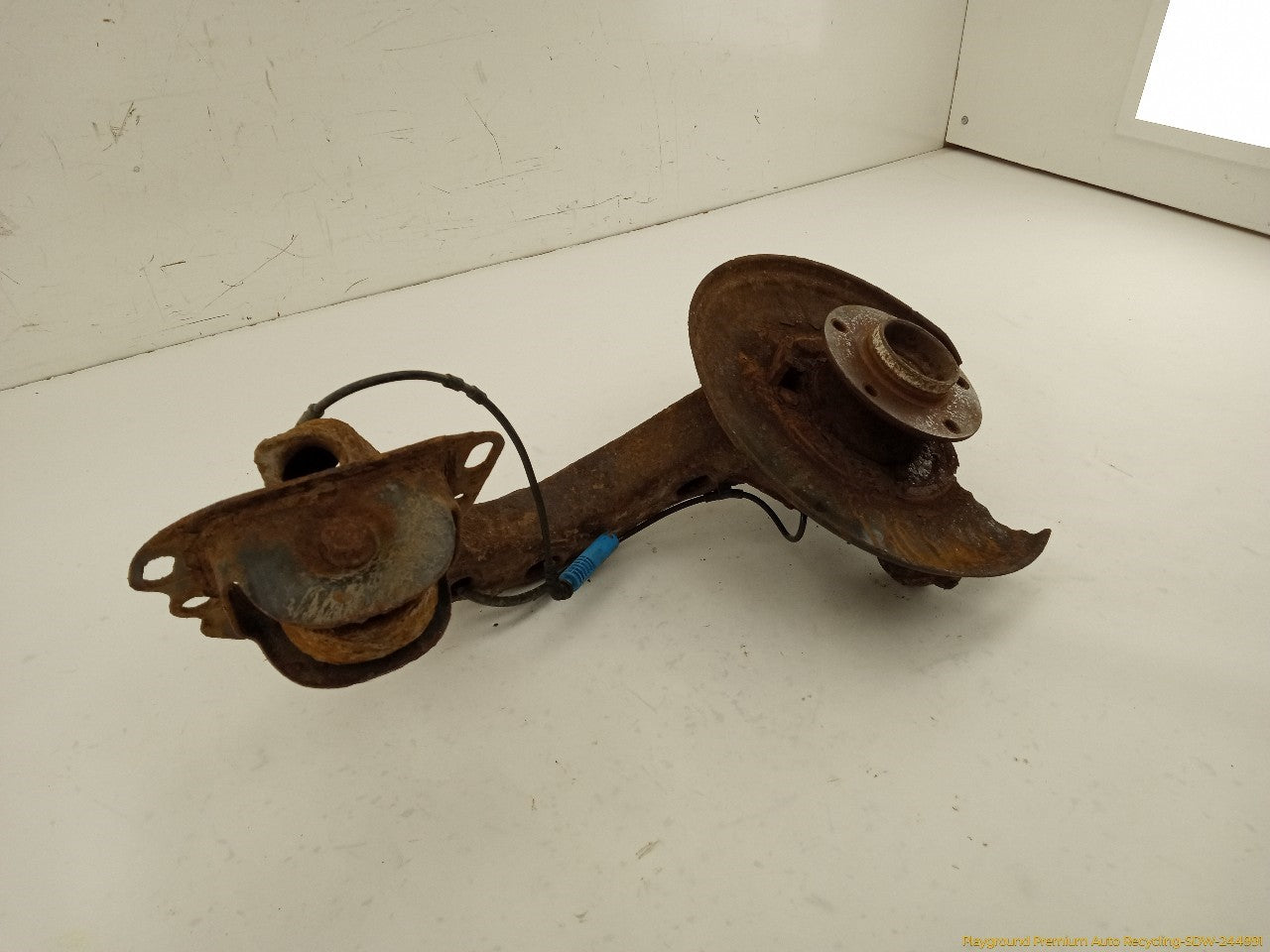 BMW 330XI Passenger Right Rear Spindle Knuckle Hub - 0
