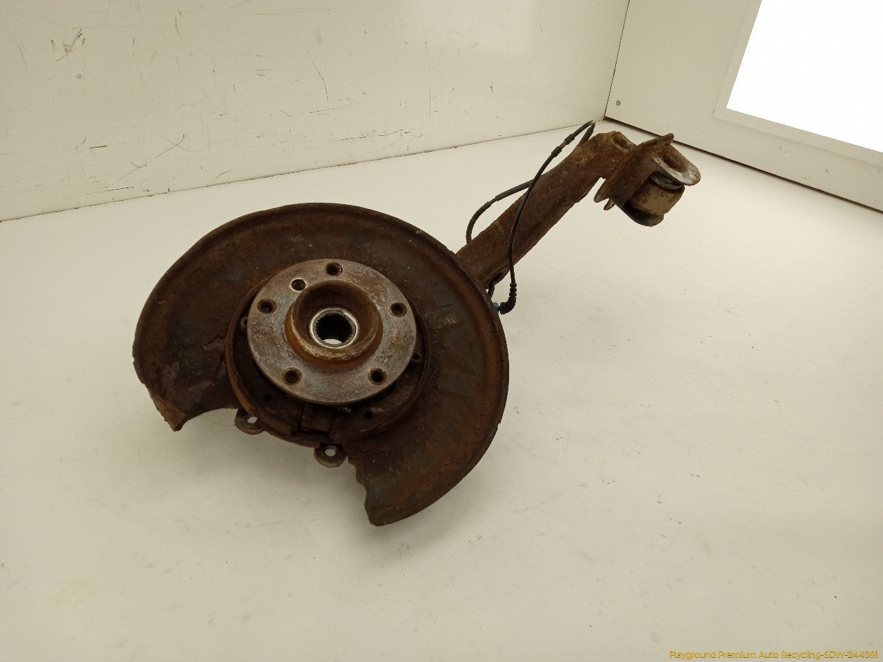 BMW 330XI Driver Left Rear Spindle Knuckle Hub