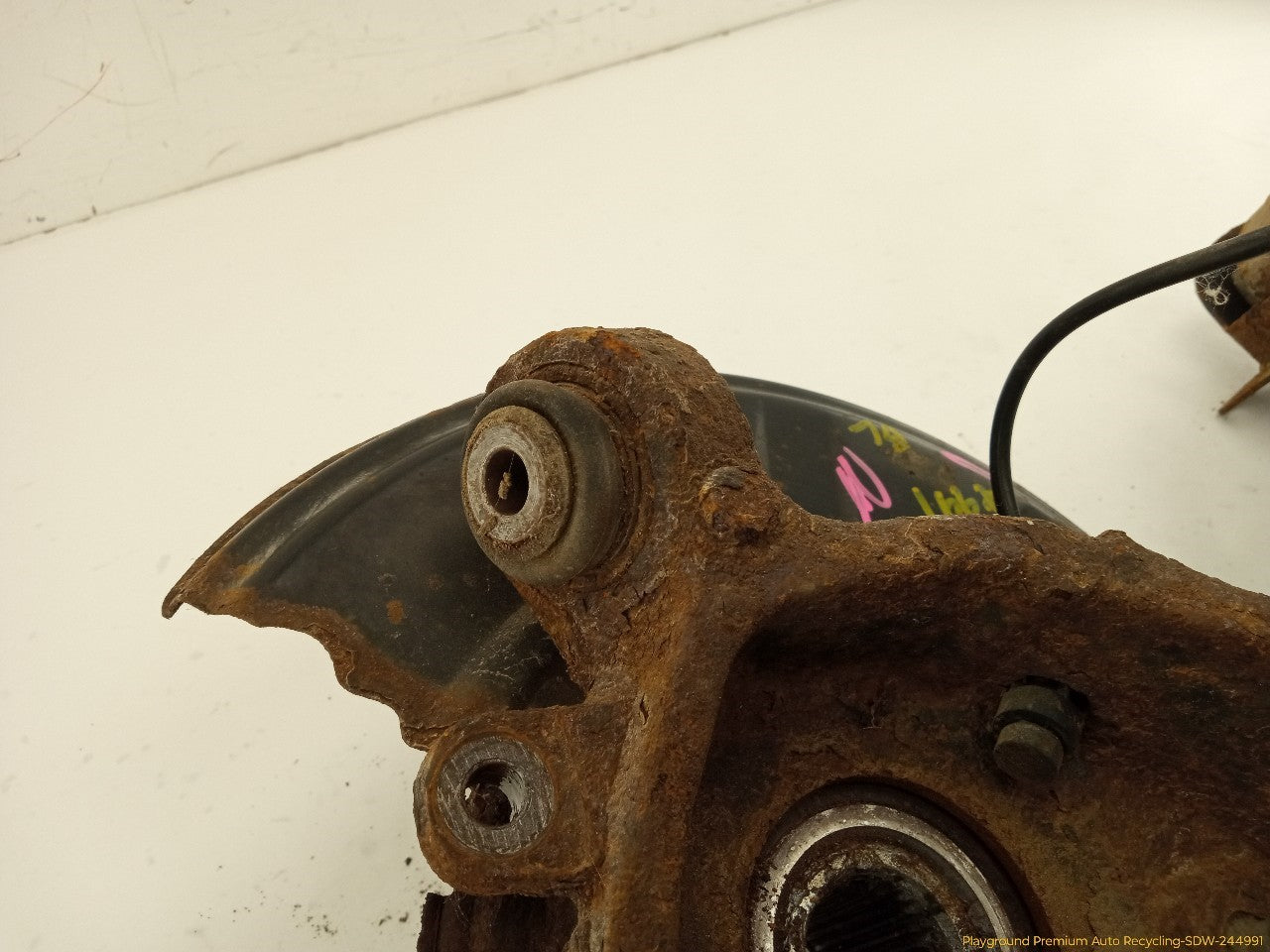 BMW 330XI Driver Left Rear Spindle Knuckle Hub