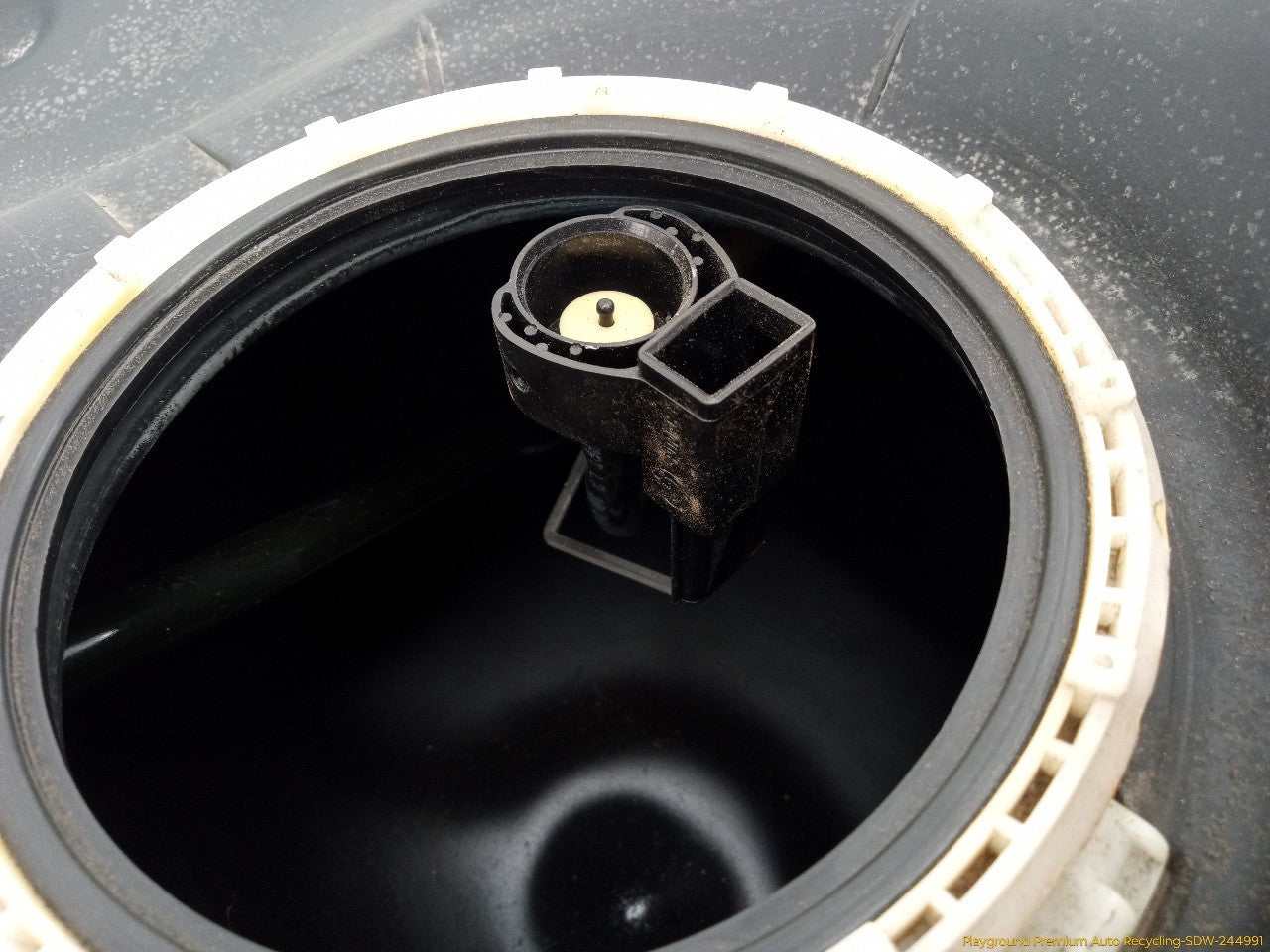 BMW 330XI Fuel Gas Tank
