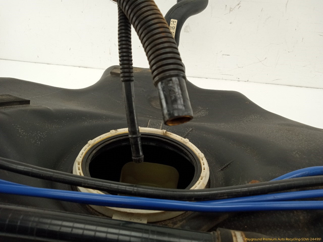 BMW 330XI Fuel Gas Tank