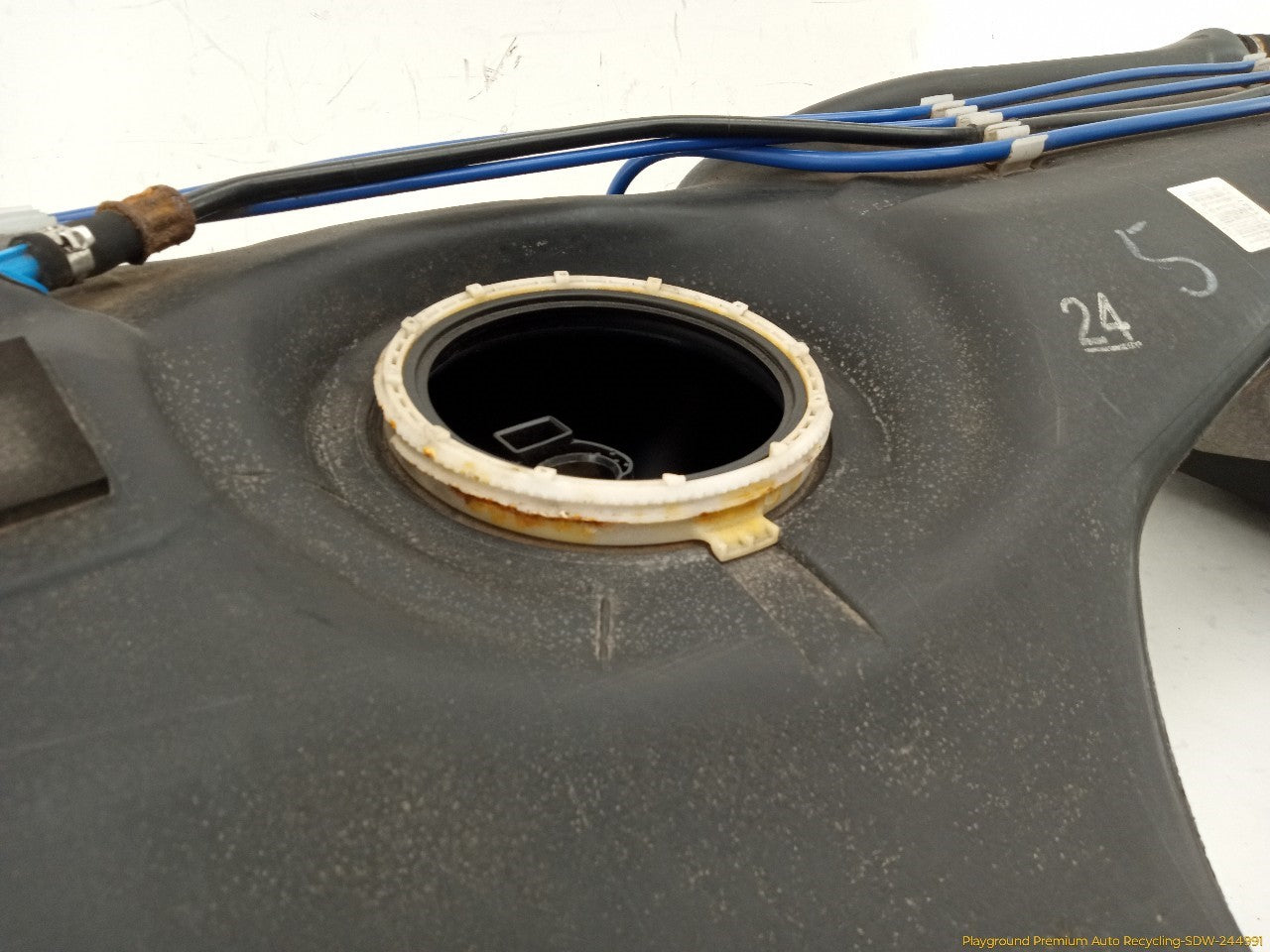 BMW 330XI Fuel Gas Tank