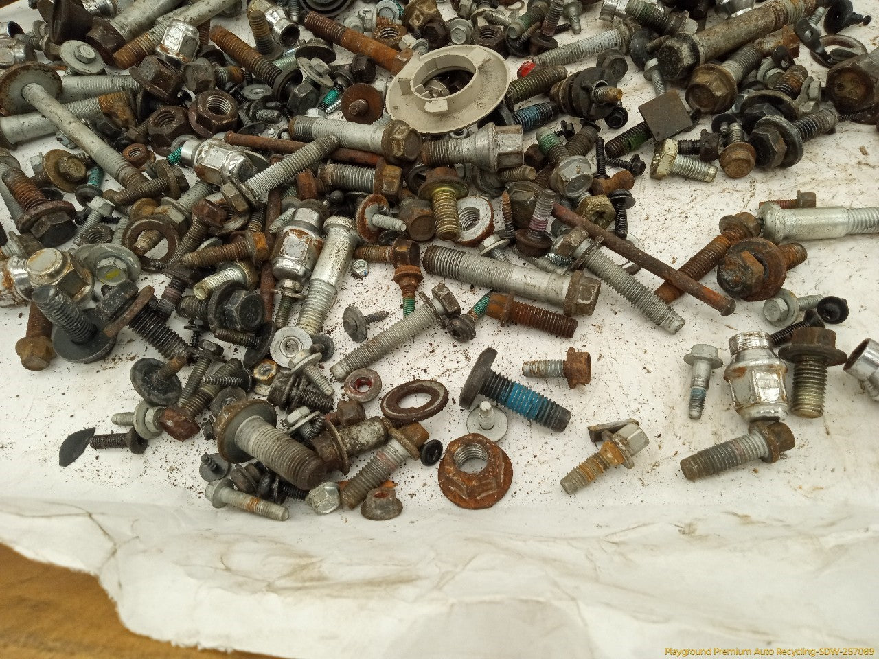Hummer H3 Dismantling Hardware Fasteners Bolts & Nuts