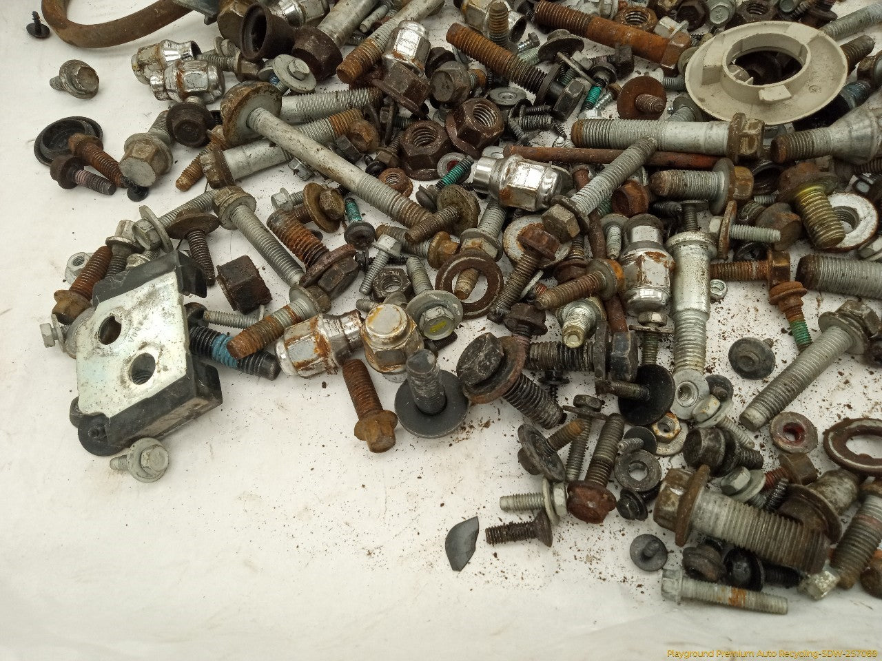 Hummer H3 Dismantling Hardware Fasteners Bolts & Nuts