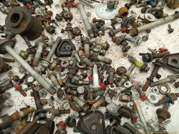 Hummer H3 Dismantling Hardware Fasteners Bolts & Nuts