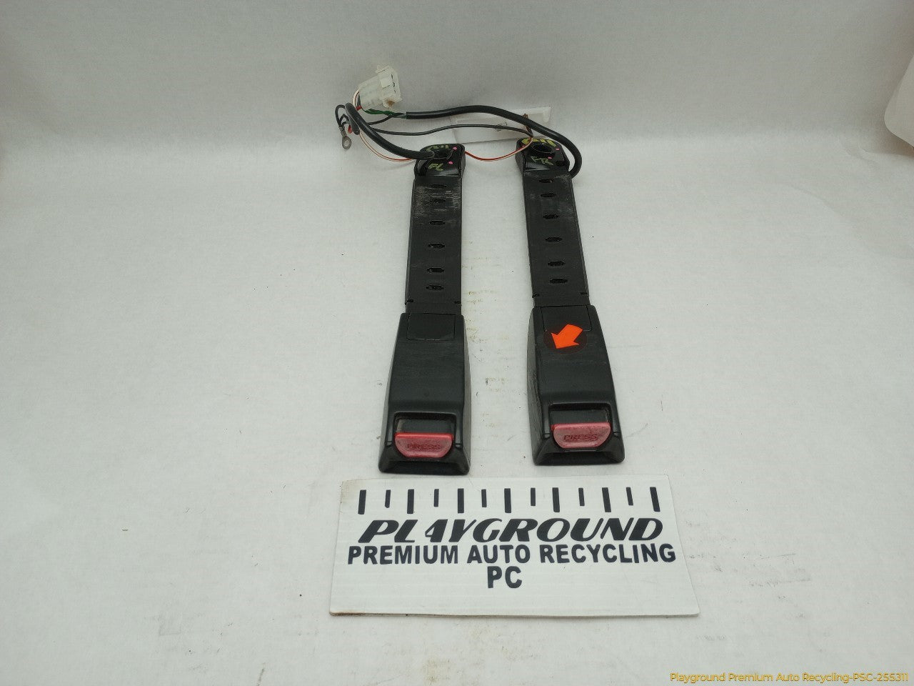 Volvo 240 Pair Of Front Seat Belt Buckles