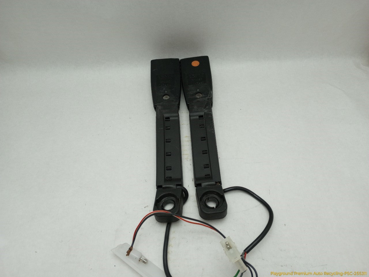 Volvo 240 Pair Of Front Seat Belt Buckles - 0