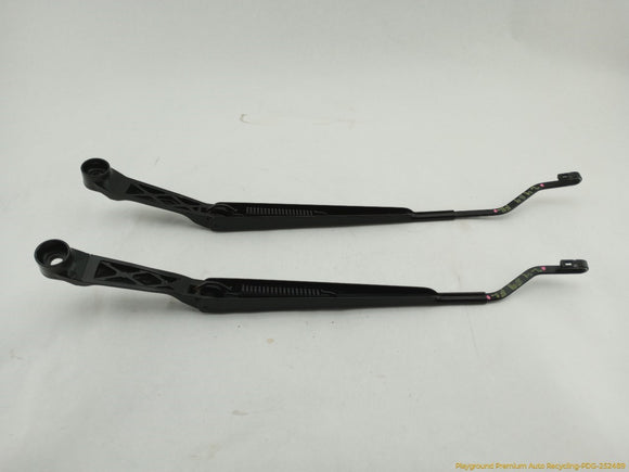 Lexus IS300 Pair Of Windshield Wiper Arms