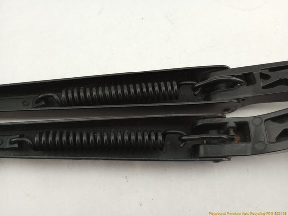 Lexus IS300 Pair Of Windshield Wiper Arms