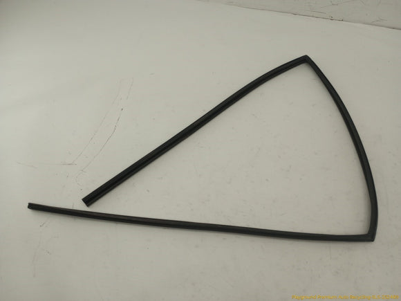 Lexus IS300 Pair Of Rear Window Molding Trim