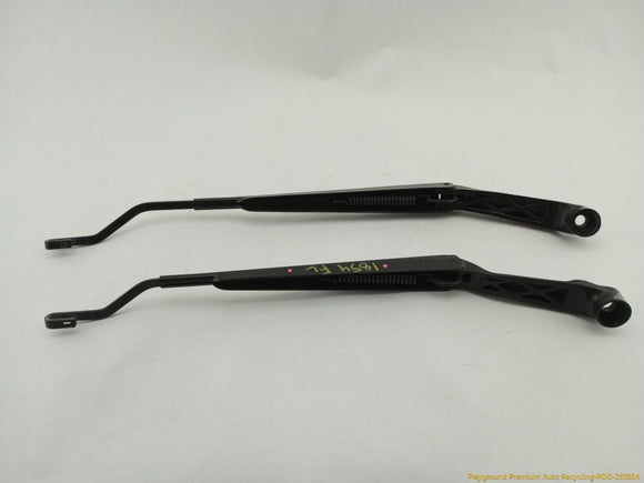 Lexus IS300 Pair Of Windshield Wiper Arms