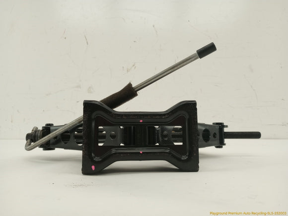 Land Rover LR2 Vehicle Jack