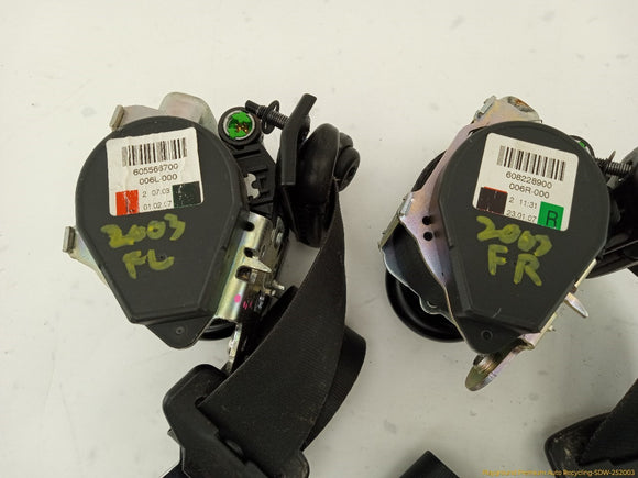 Land Rover LR2 Pair Of Front Seat Belt Retractors